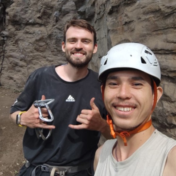 Greatrock guides at Kintamani cliff